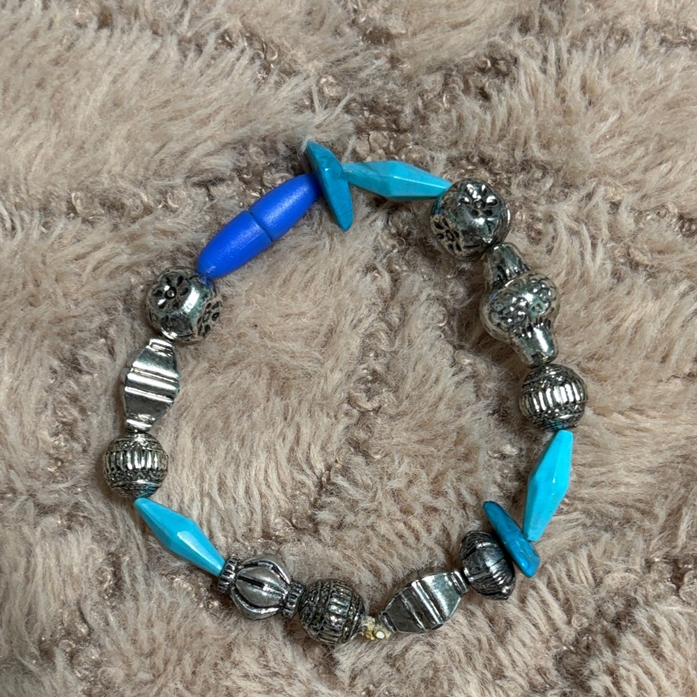 Turquoise & Silver Beaded Stretch Bracelet (handmade)